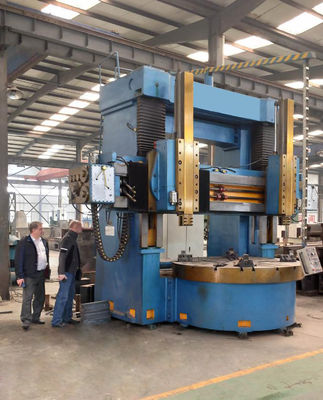 Máquina de corte de metal de ferro fundido de 10 T de carga máxima Diâmetro 2500 mm Quatro chuques