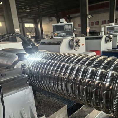 Máquina de fabricação de entalhes de rolos de aço