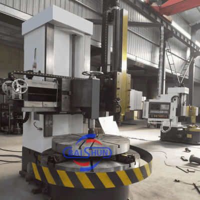 Torno vertical CNC CK5112 com diâmetro de giro máximo de 1200 mm e altura máxima de 1000 mm